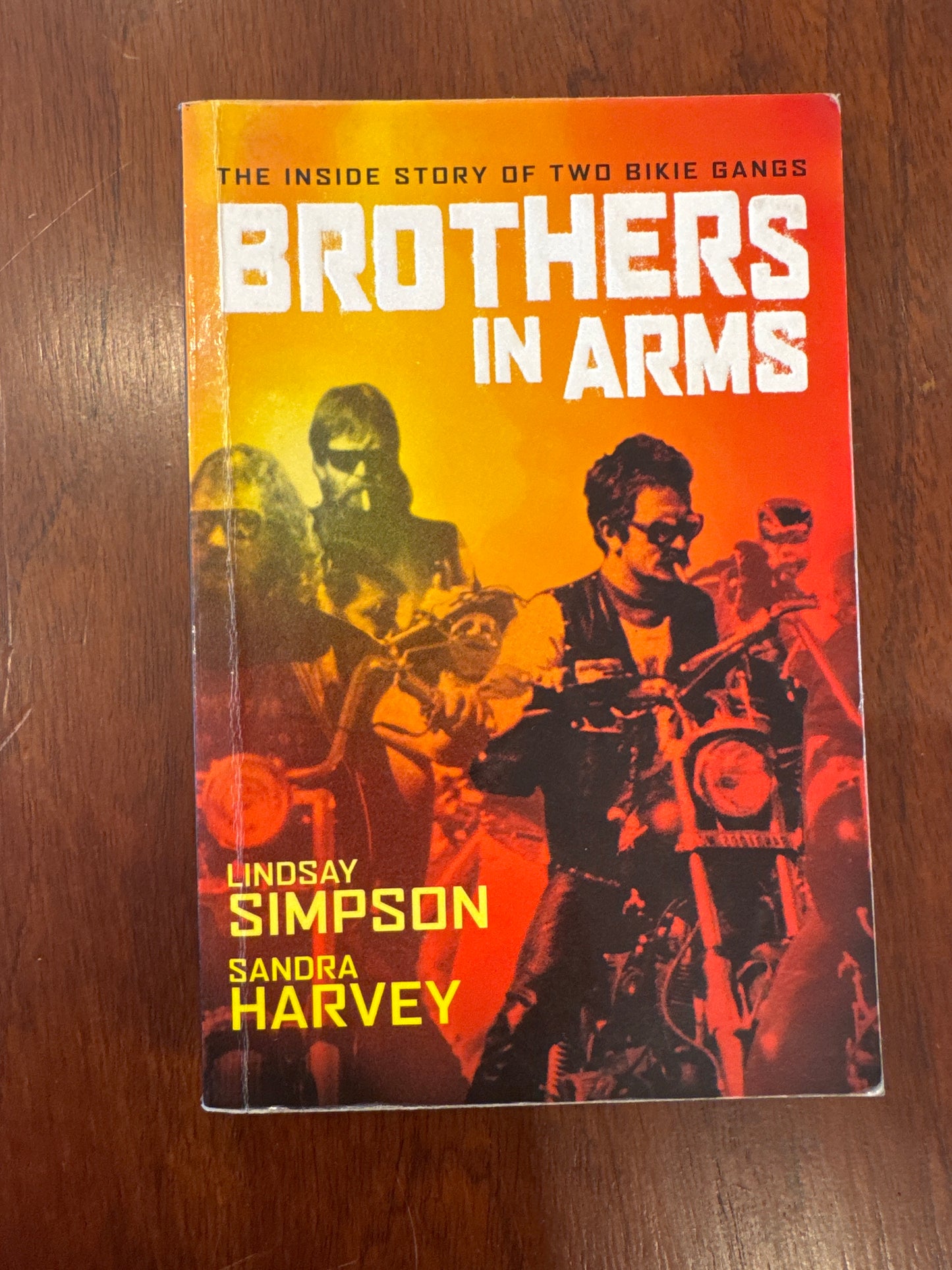 Brothers in arms. Lindsay Simpson & Sandra Harvey. 2001.