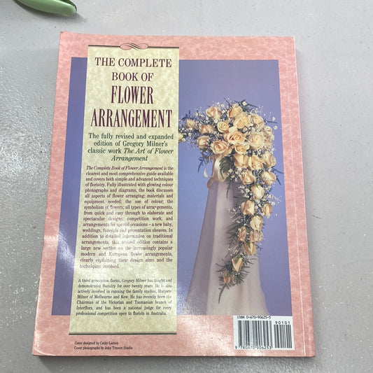 Complete book of flower arrangement. Gregory Milner. 1993