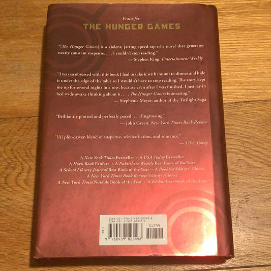 Catching fire. Suzanne Collins. 2009.