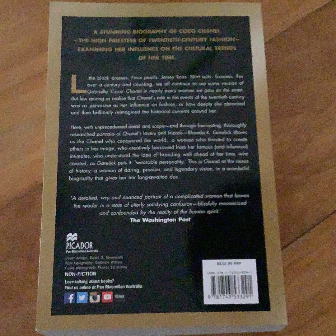 Mademoiselle Coco Chanel and the pulse of history. Rhonda Garelick. 2014.