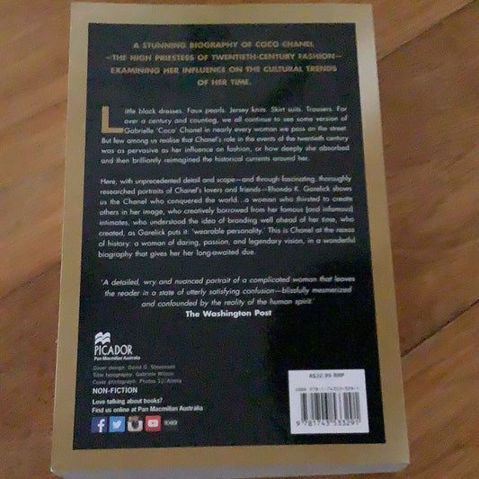 Mademoiselle Coco Chanel and the pulse of history. Rhonda Garelick. 2014.