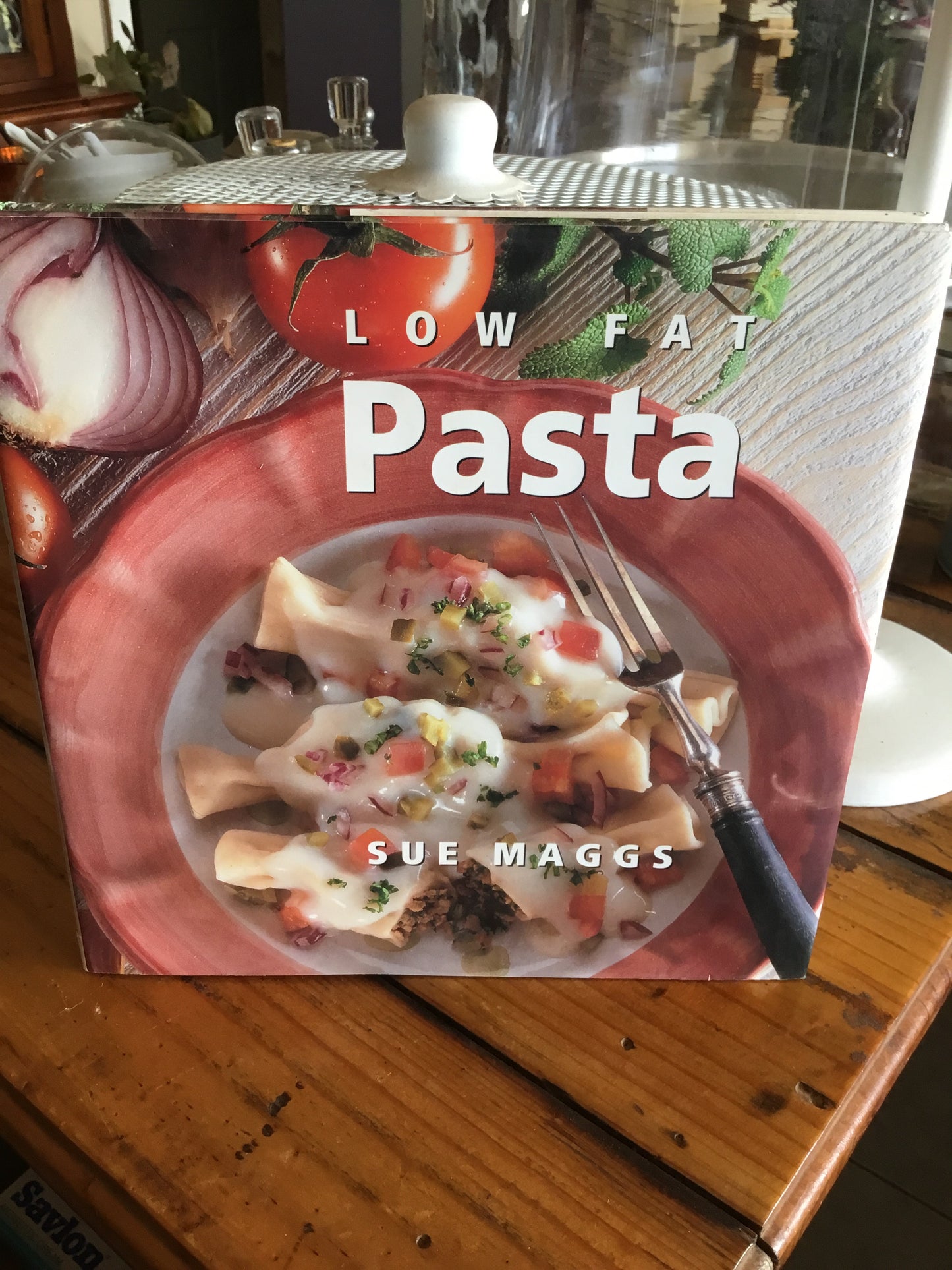 Low fat pasta. Sue Maggs. 1996.