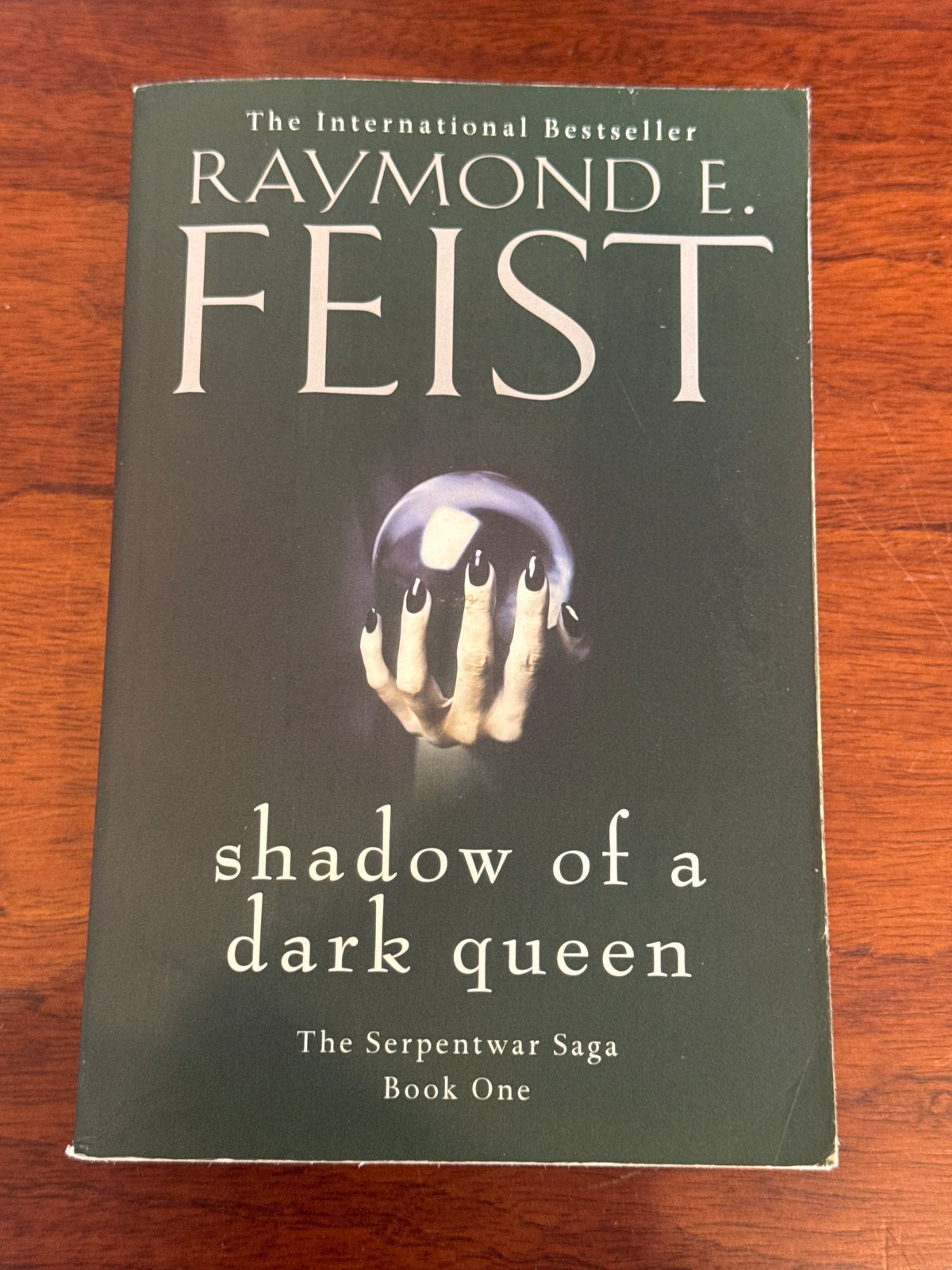 Shadow of a dark queen. Raymond E. Feist.