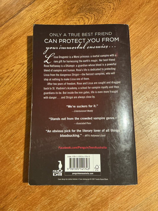 Vampire academy. Richelle Mead. 2008.