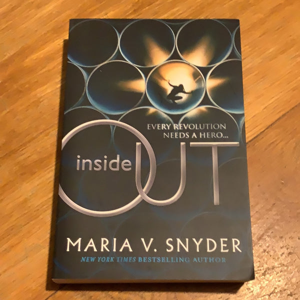Inside out. Maria V. Snyder. 2016.