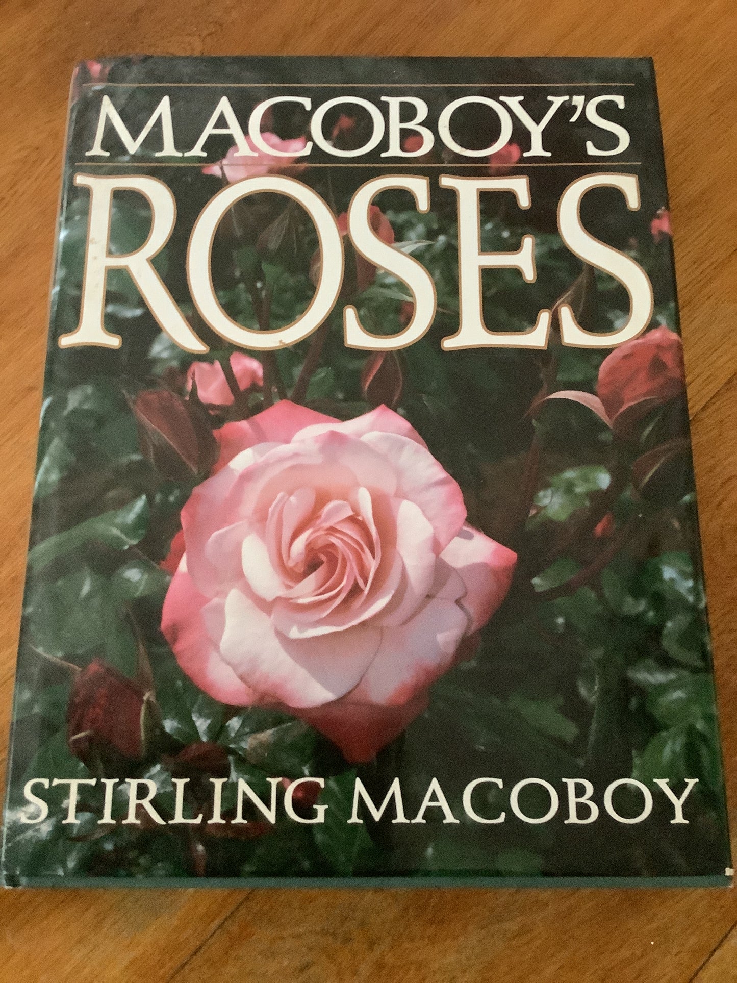 Macoby’s roses. Stirling Macoboy. 1993.