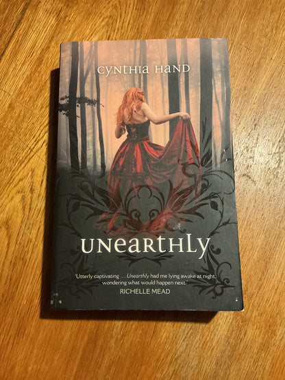 Unearthly. Cynthia Hand. 2011.
