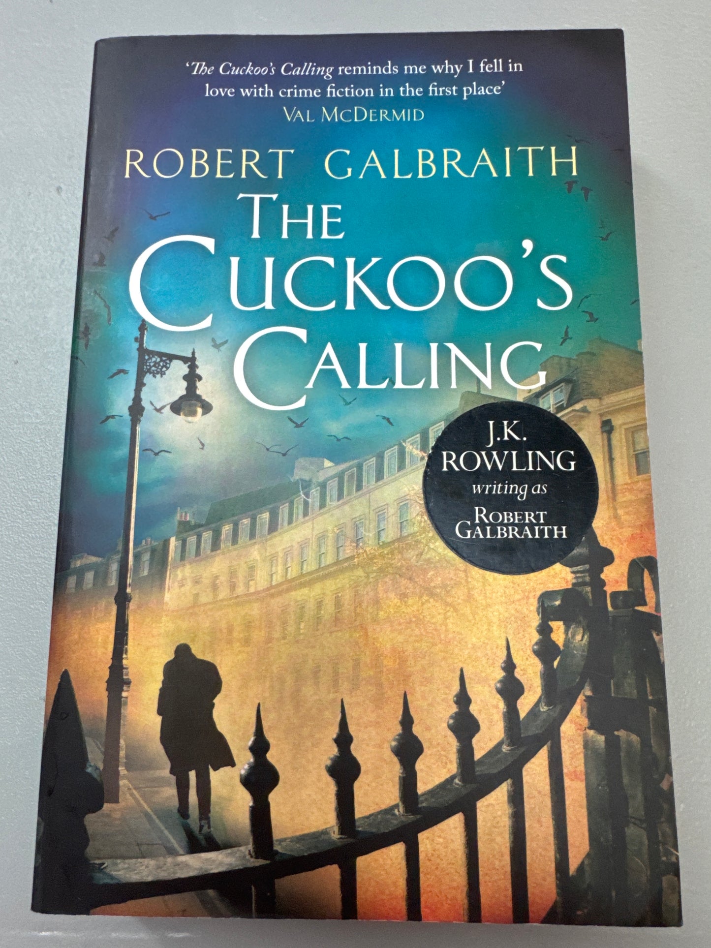 Cuckoo's calling. Robert Galbraith. 2013.