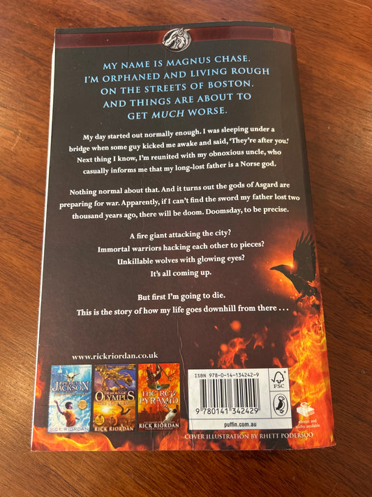 Magnus Chase and the sword of summer. Rick Riordan. 2015.
