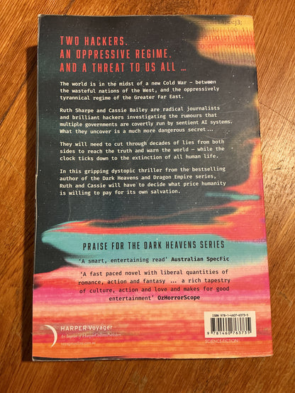 Minds of sand & light. Kylie Chan. 2023.