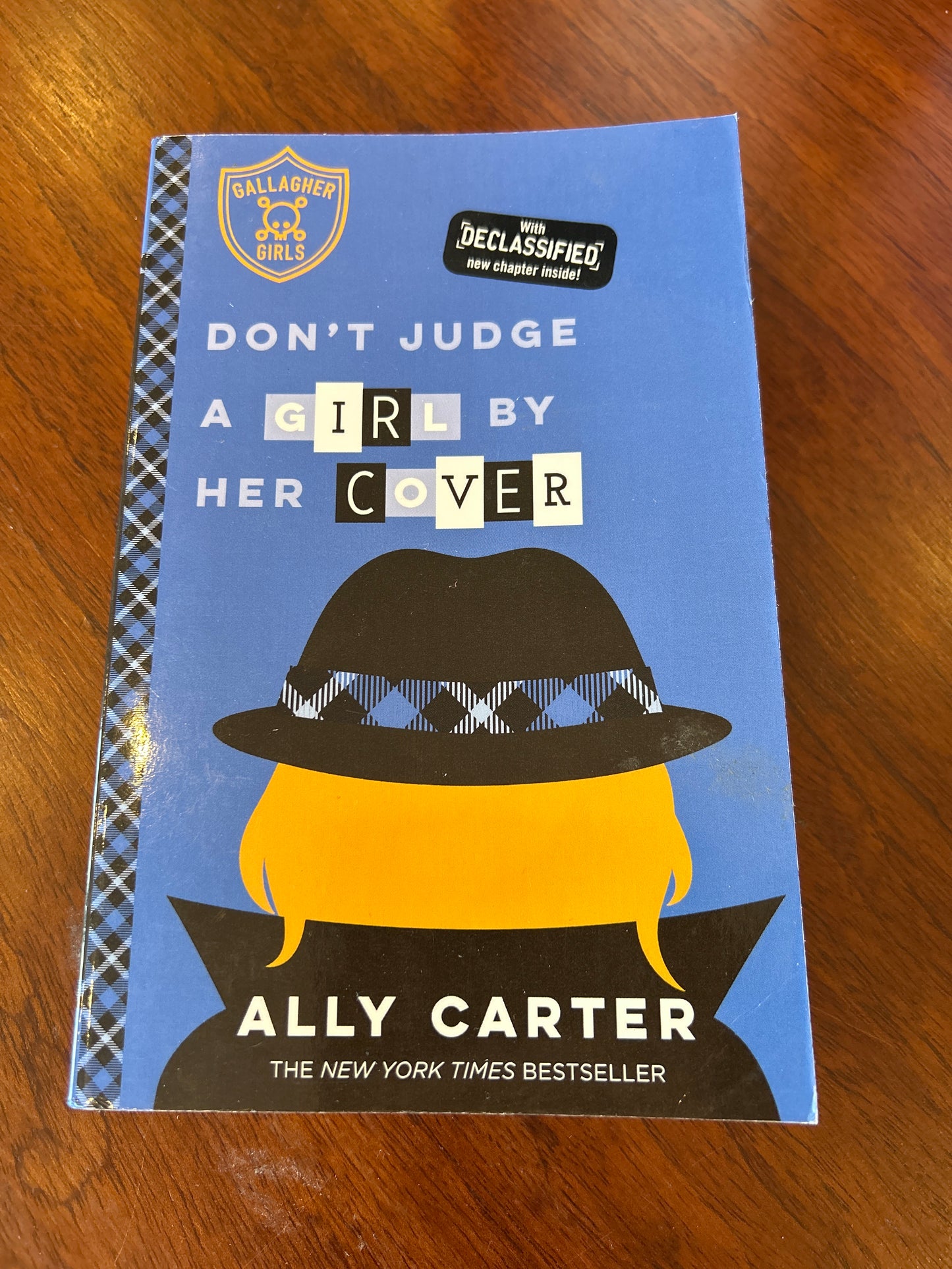Don’t judge a girl by her cover. Ally Carter. 2016.