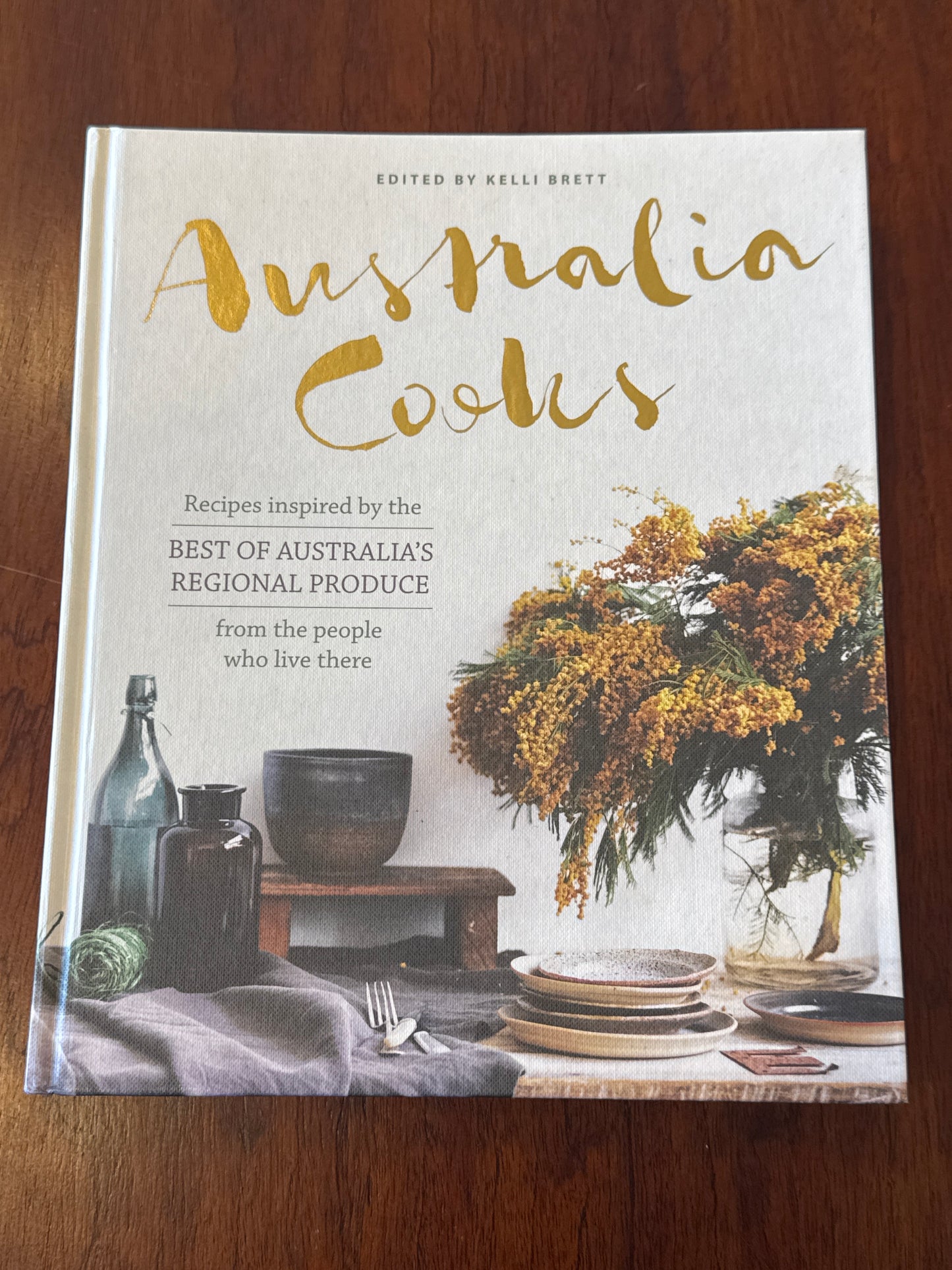 Australia cooks. Kelli Brett. 2016.