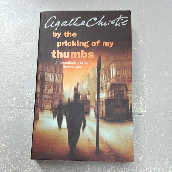 By the pricking of my thumbs. Agatha Christie. 2001.