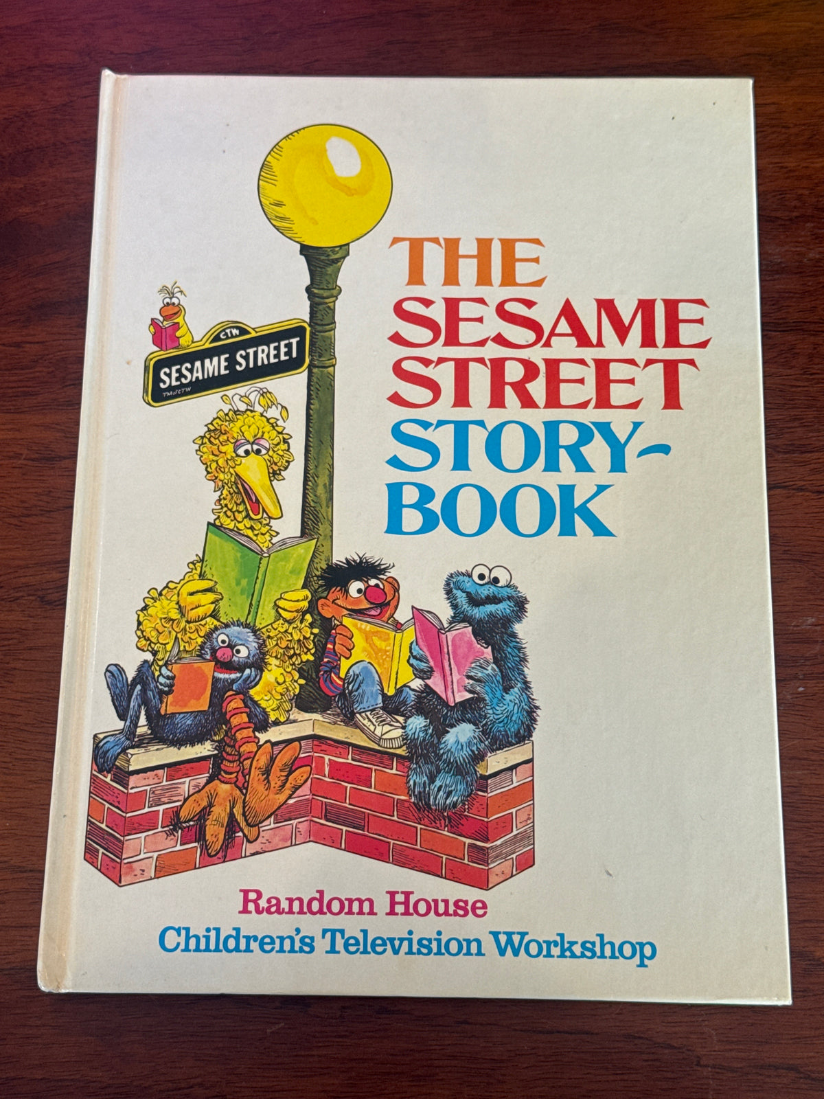 Sesame Street Storybook. Children’s Television Workshop.  1971.