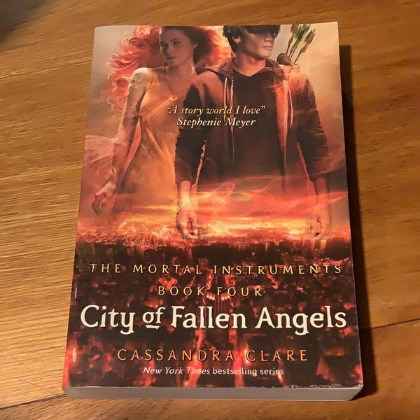 City of Fallen Angels. Cassandra Clare. 2011.