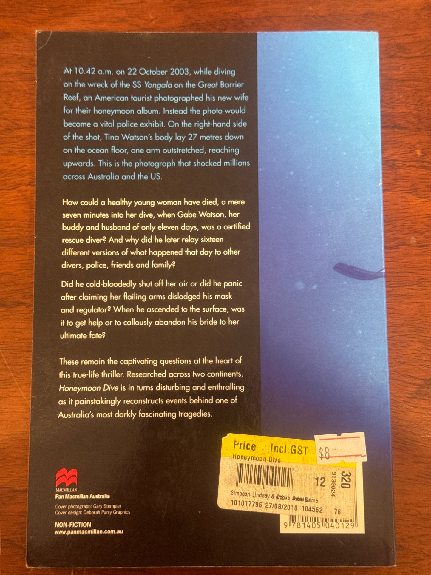 Honeymoon dive. Lindsay Simpson and Jennifer Cooke. 2010.