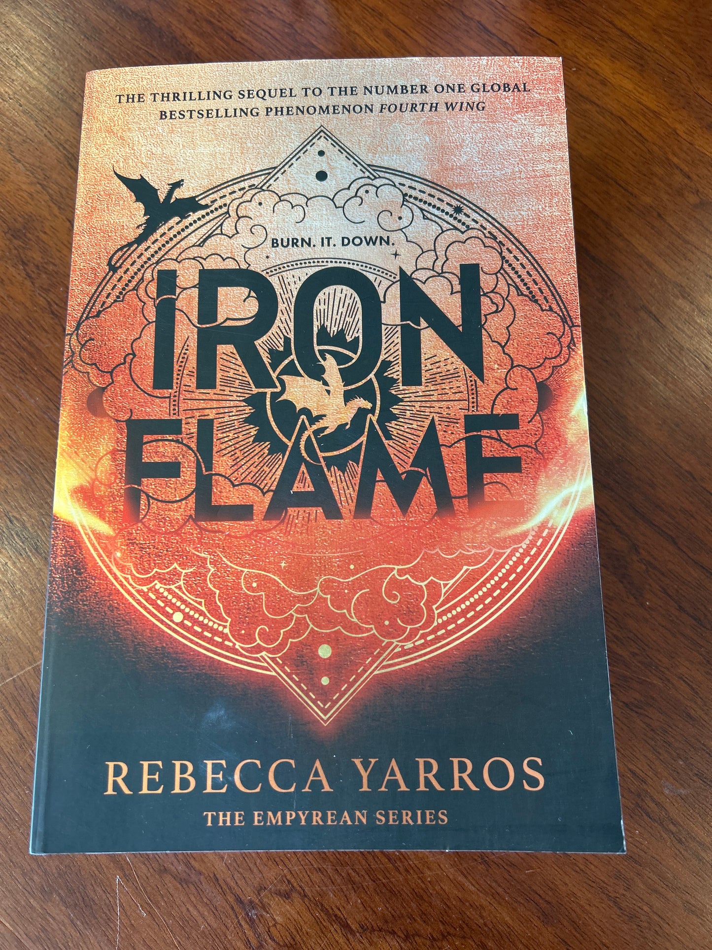 Iron flame. Rebecca Yarros. 2023.