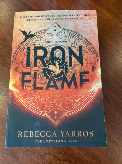 Iron flame. Rebecca Yarros. 2023.