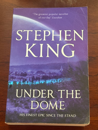 Under the dome. Stephen King. 2010.