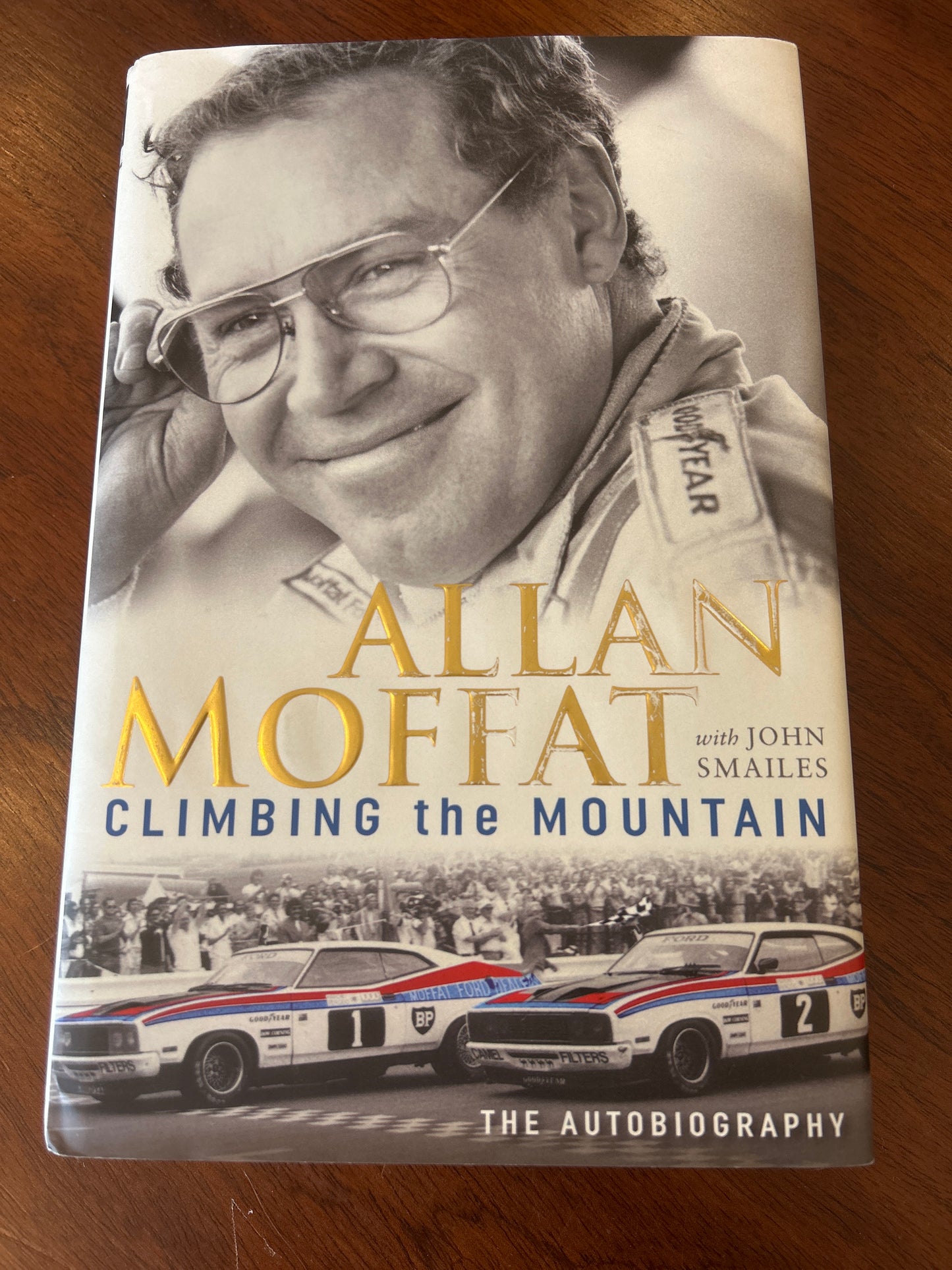 Climbing the mountain. Allan Moffat with John Smailes. 2017.