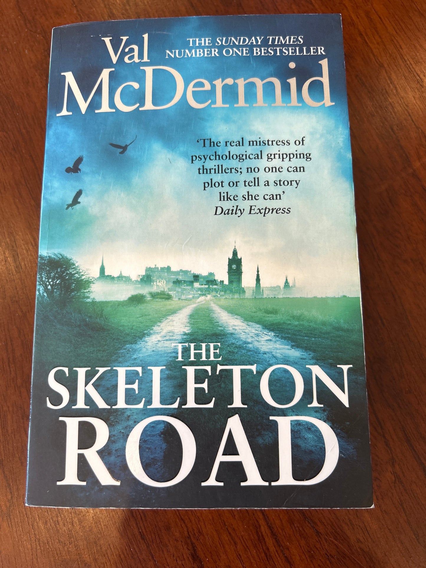 Skeleton road. Val McDermid. 2015.