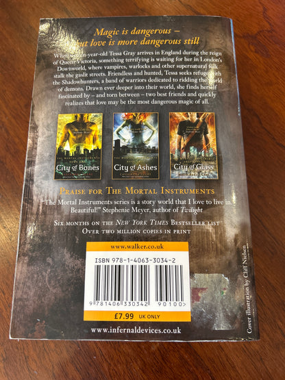 Clockwork angel. Cassandra Clare. 2010.