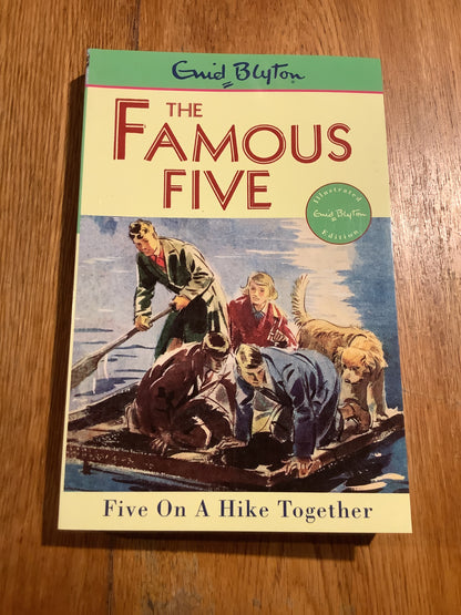 Famous Five: Five on a hike together. Enid Blyton. 2009.