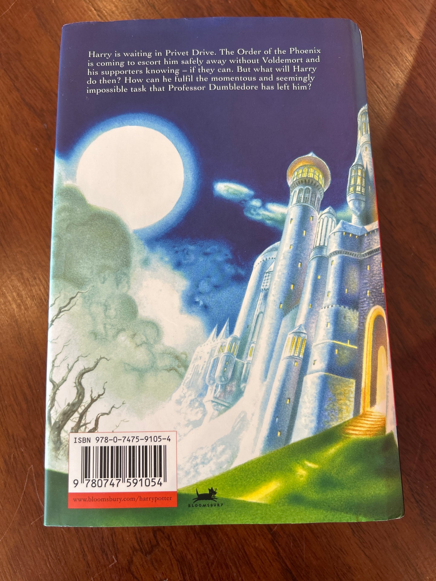 Harry Potter & the deathly hallows. J.K. Rowling.