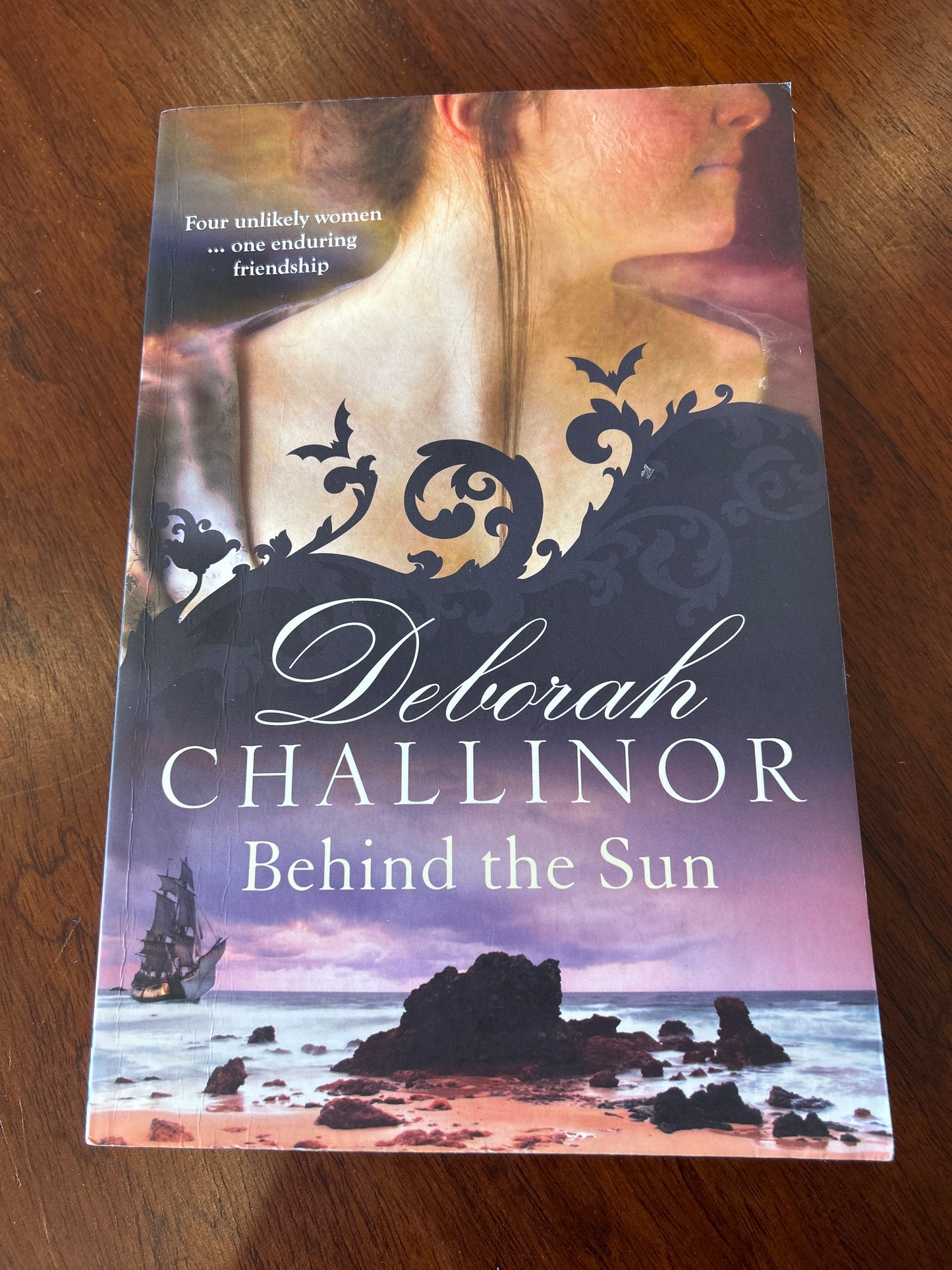 Behind the sun. Deborah Challinor. 2012.