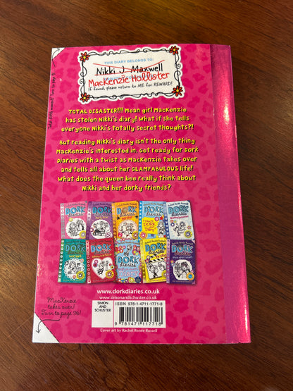 Dork diaries: drama queen. Rachel Renee Russell. 2015.