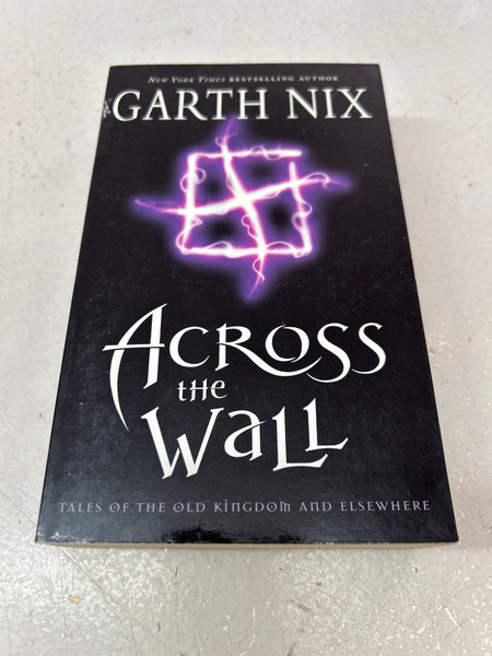 Across the wall.Garth Nix. 2005.