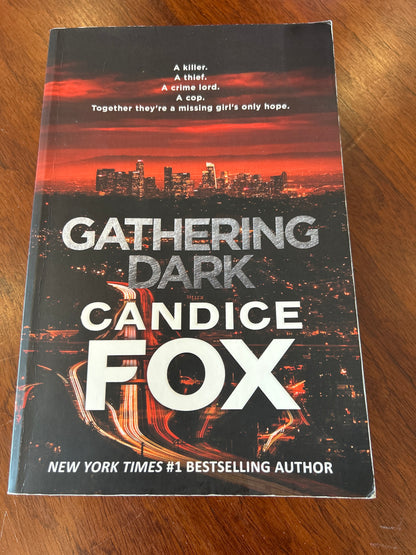 Gathering dark. Candice Fox. 2020.