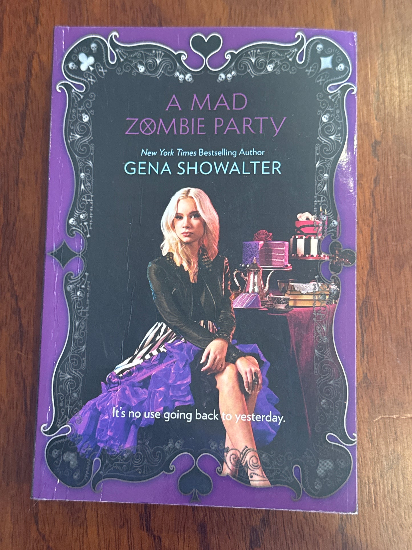 Mad zombie party. Gina Showalter.