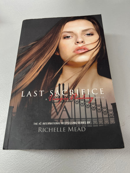 Last sacrifice. Richelle Mead. 2010.