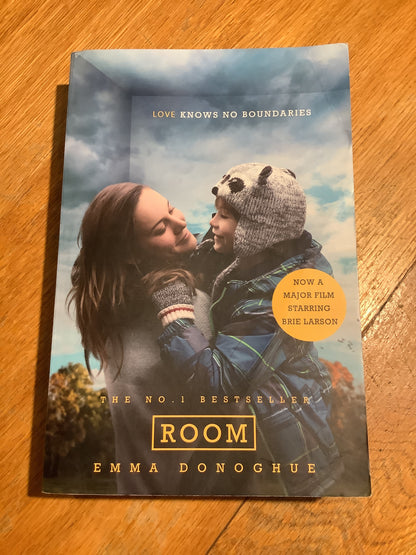 Room. Emma Donoghue. 2015.