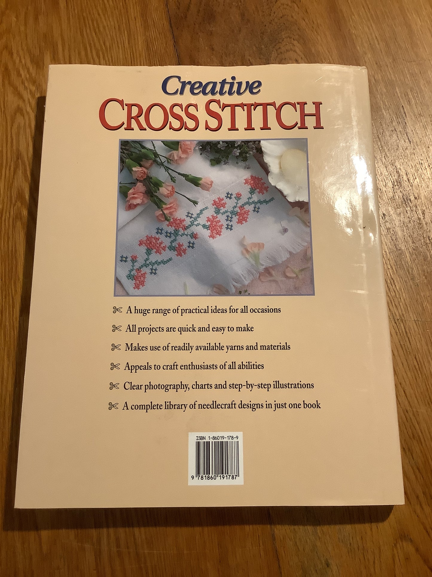 Creative cross stitch. Gail Lawther, Julia Jones and Barbara Deer. 1999.