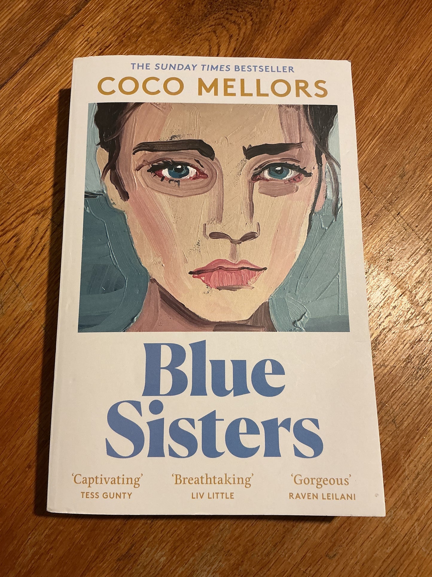 Blue sisters. Coco Mellors. 2024.