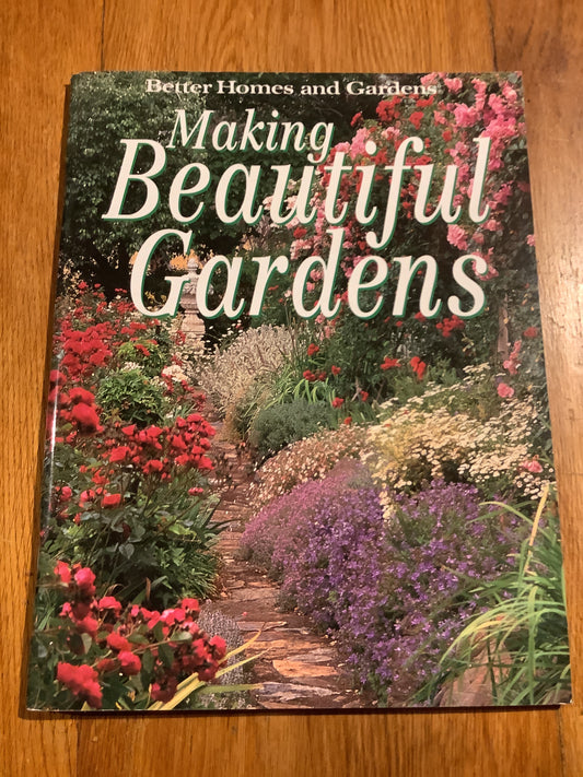 Making beautiful gardens. Roger Mann. 2002.