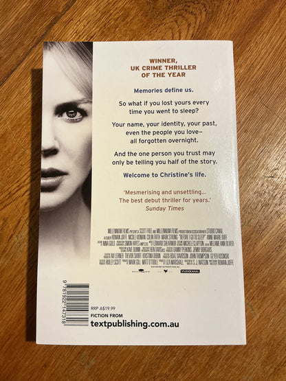 Before I go to sleep. S. J. Watson. 2011.