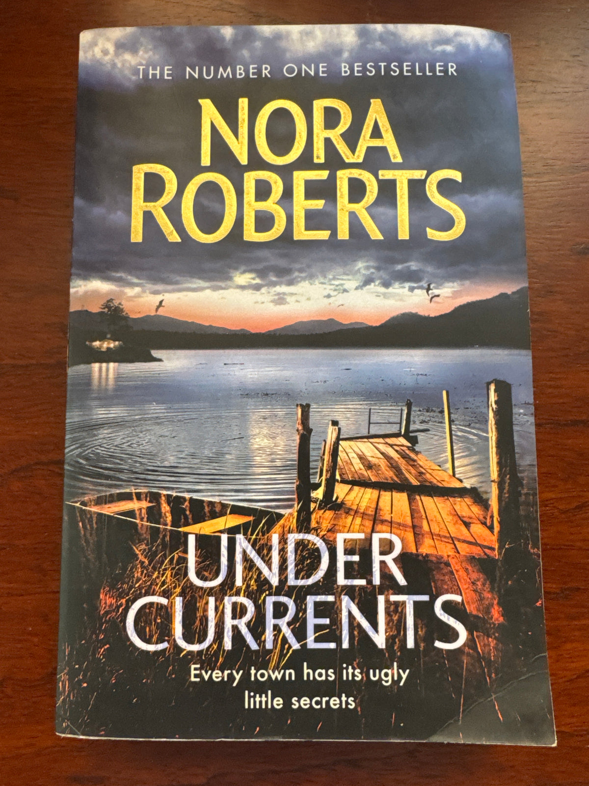 Under currents. Nora Roberts. 2019.