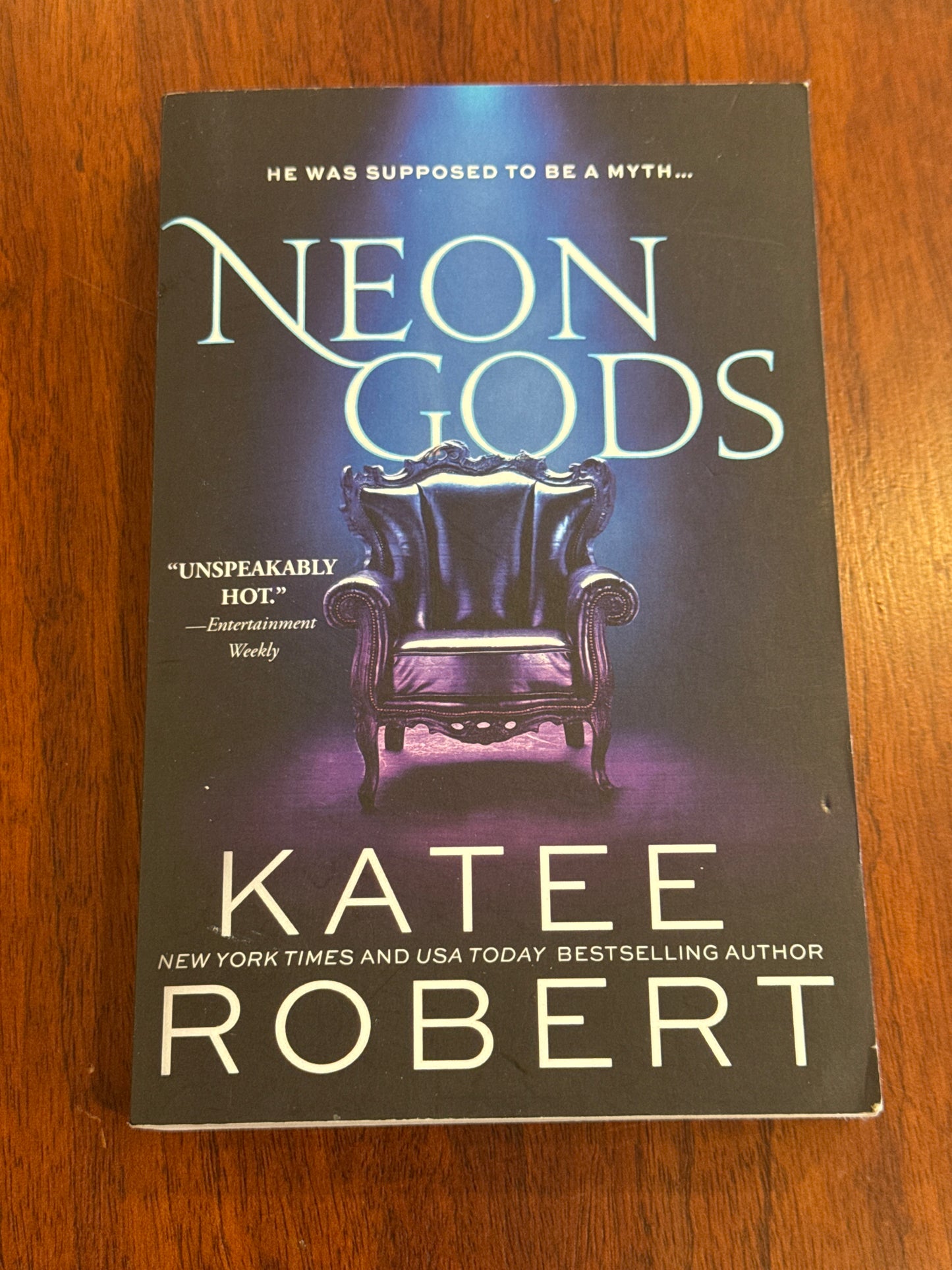 Neon Gods. Katee Robert. 2021.