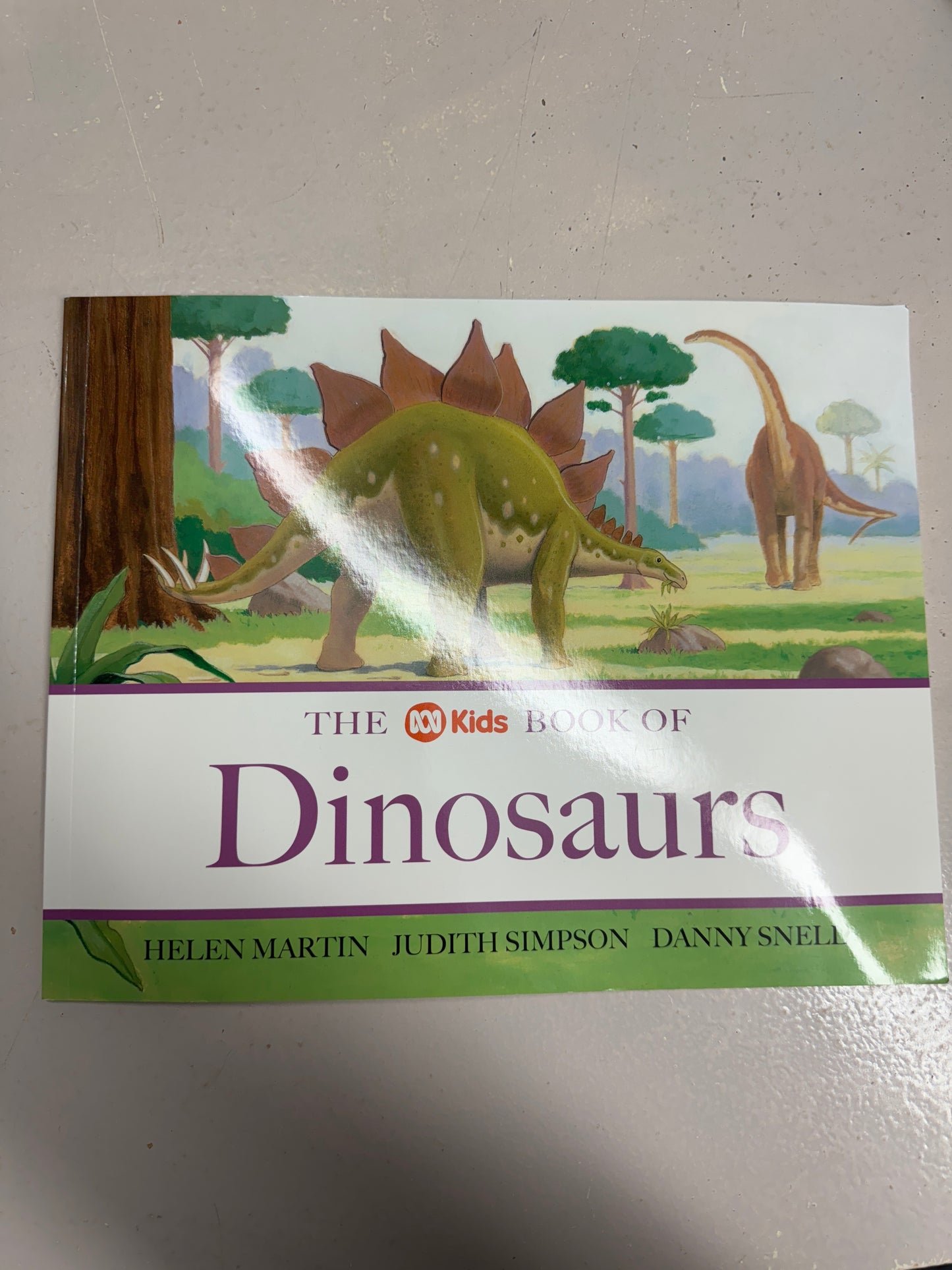 ABC kids book of Dinosaurs. Helen Martin, Judith Simpson and Danny Snell. 2018.