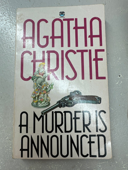 A Murder is announced. Agatha Christie. 1986.