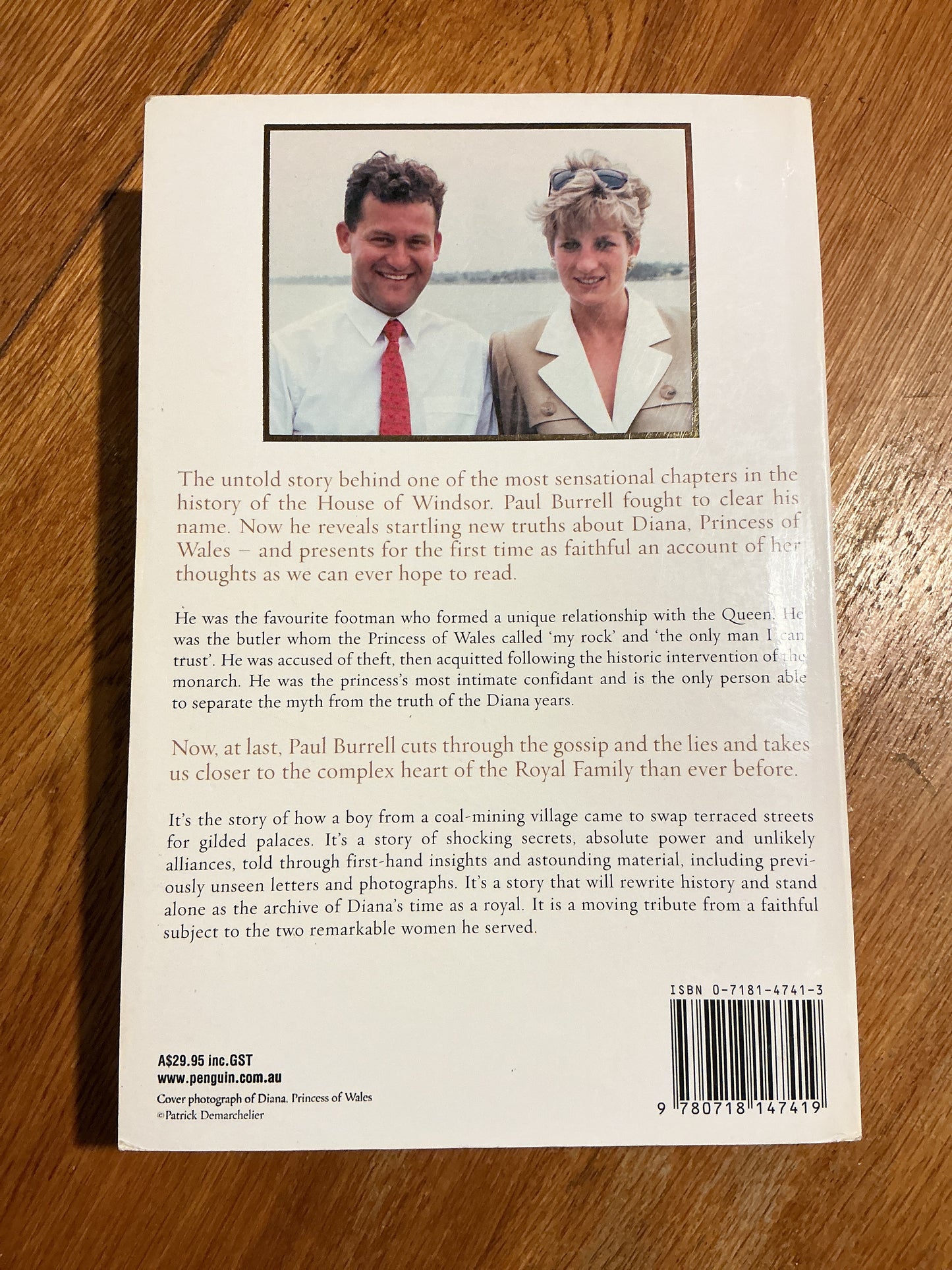 Royal duty. Paul Burrell. 2003.