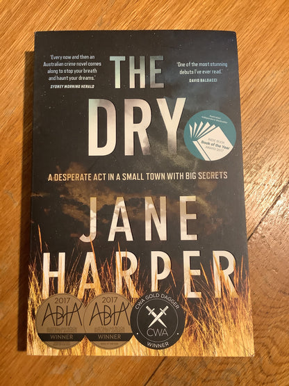 Dry. Jane Harper. 2018.