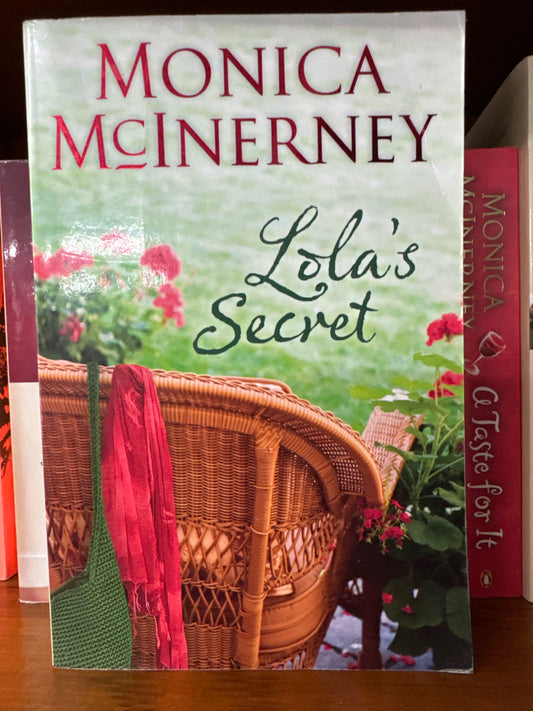 Lola’s secret. Monica McInerney. 2011.