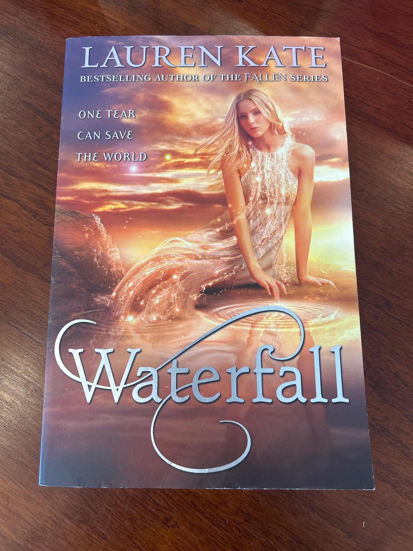 Waterfall. Lauren Kate. 2014.