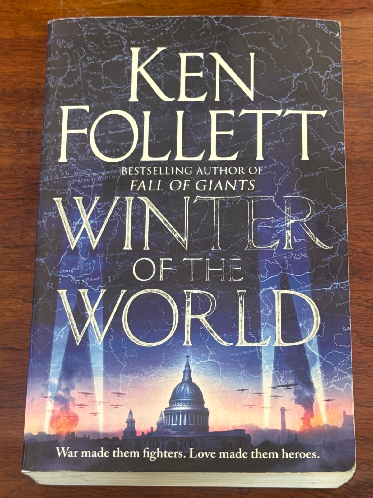 Winter of the world. Ken Follett. 2012.