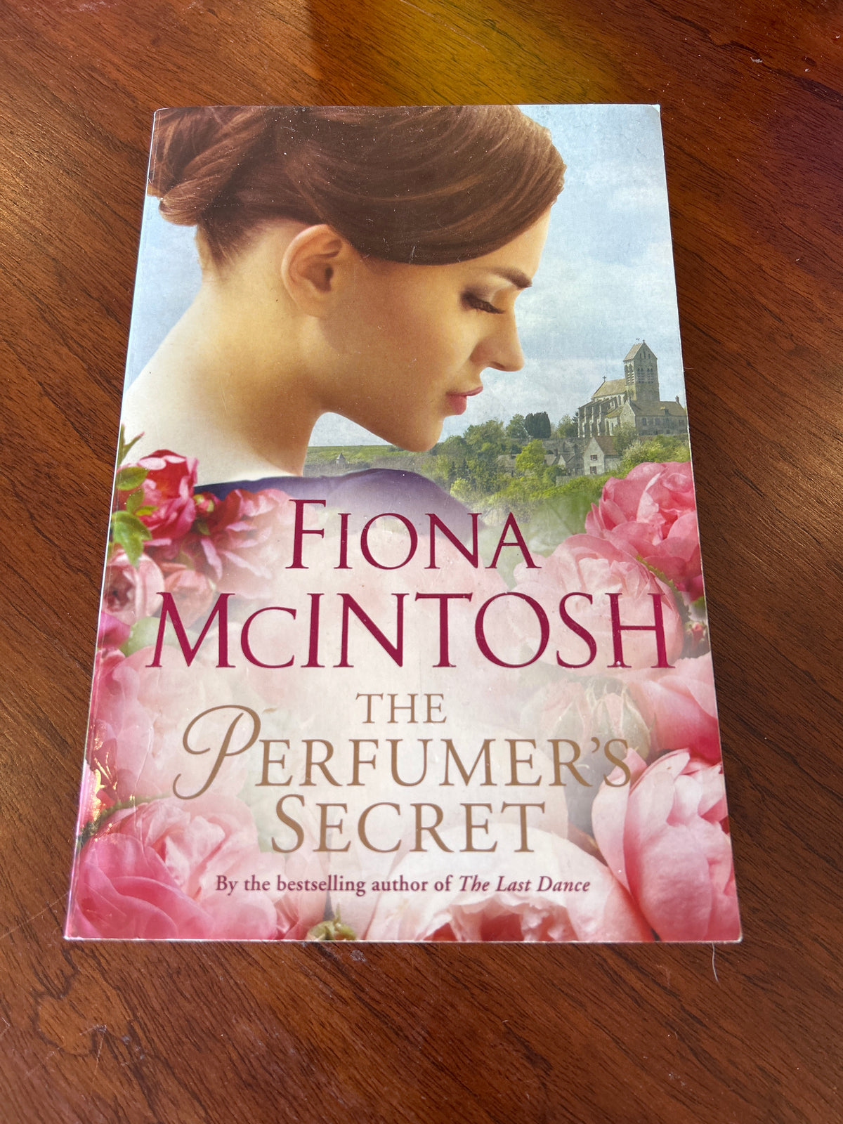 Perfumer's secret. Fiona McIntosh. 2015.