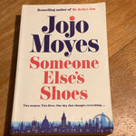 Someone else’s shoes. Jojo Moyes. 2023.